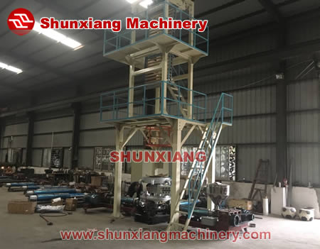Three-layer co-extrusion rotary die film blowing machine