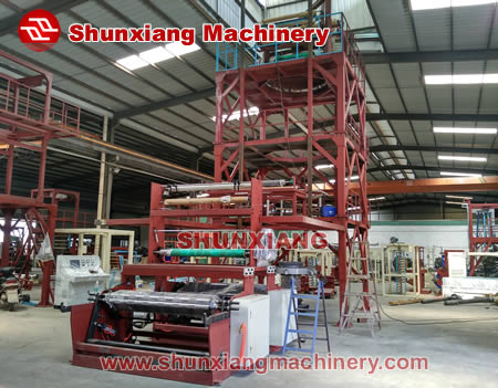 Three screw upper-pulling rotating and inner cooling film blowing machine